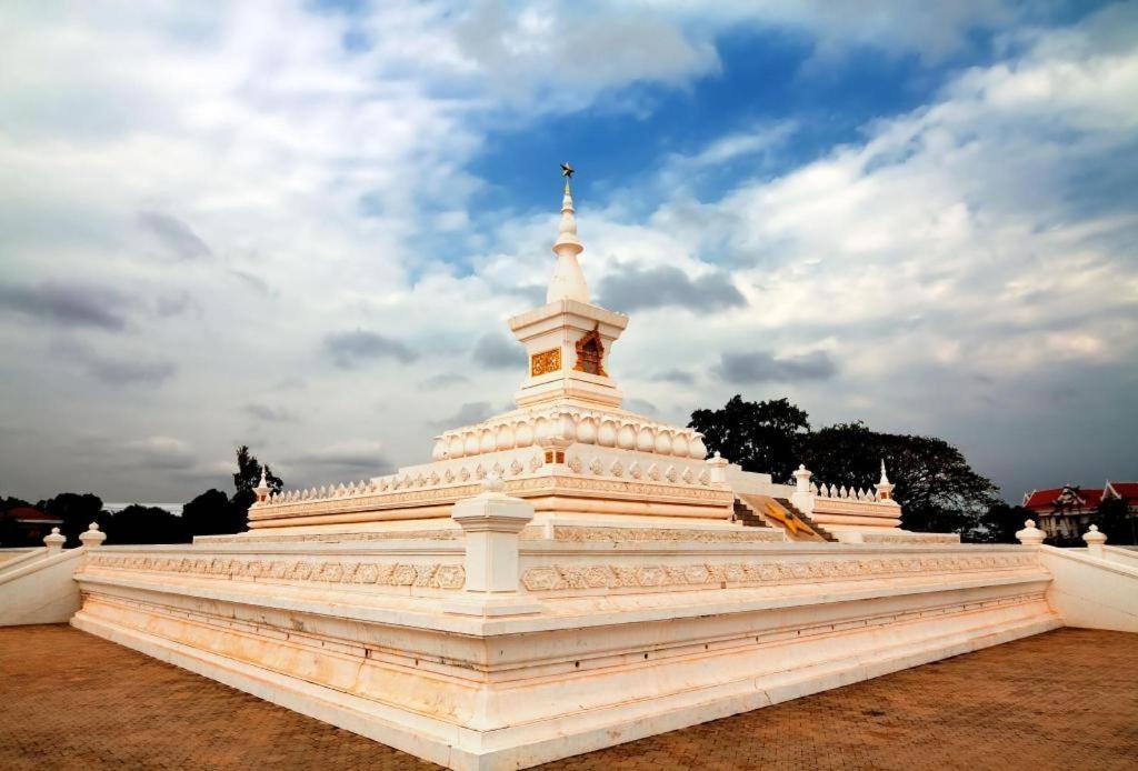 Dhavara Boutique Hotel Vientiane Bagian luar foto